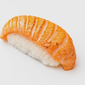 Нигири опаленный лосось